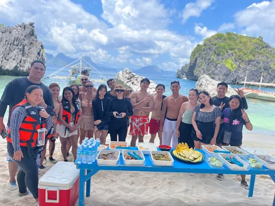 Fresh lunch on El Nido tour