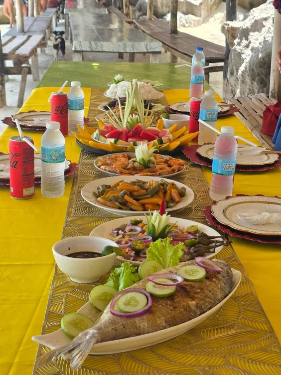 Boat lunch, Coron island hopping